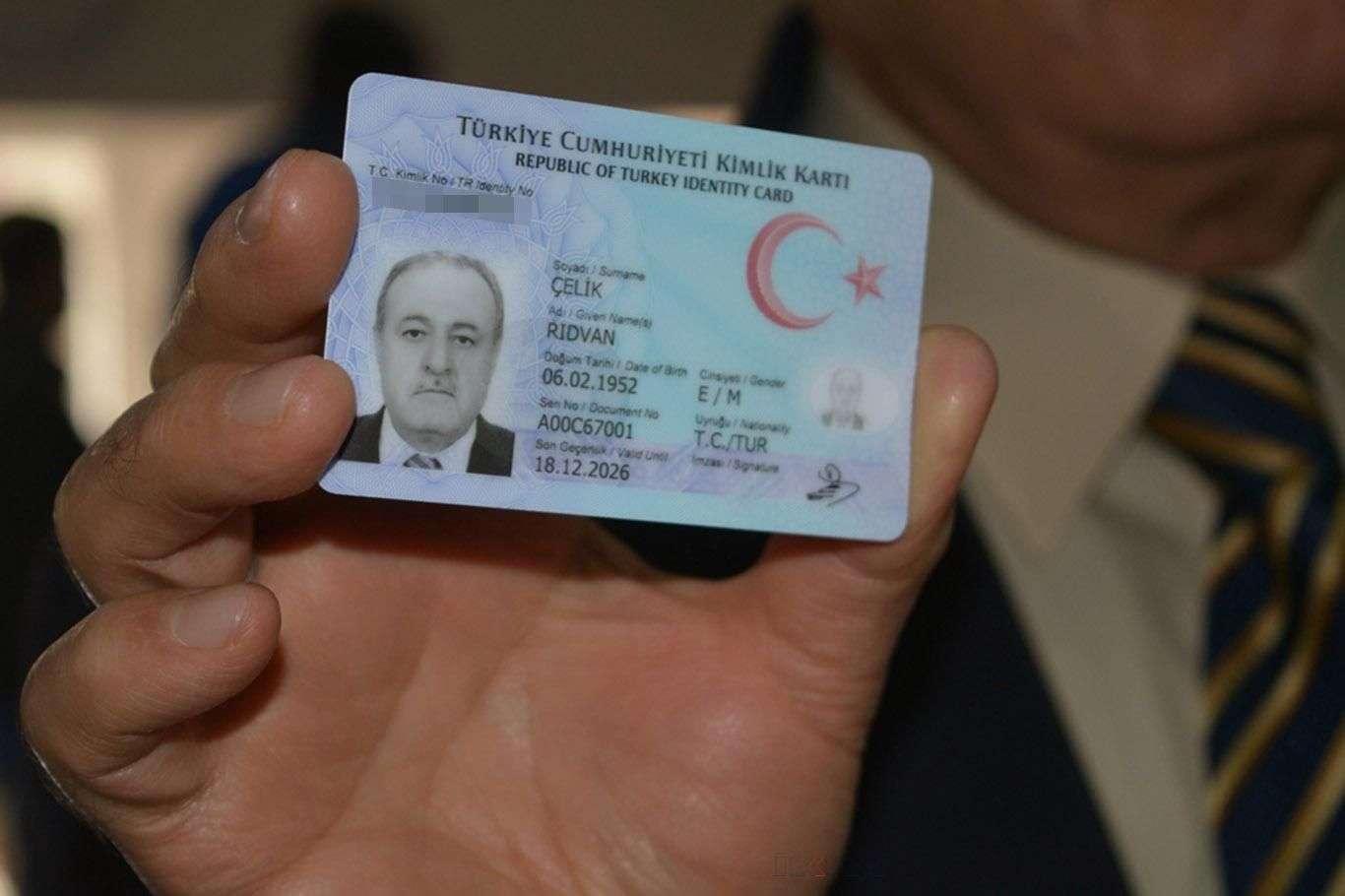 Türkiye'den KKTC'ye fotoğraflı yeni kimlik kartıyla gidilecek